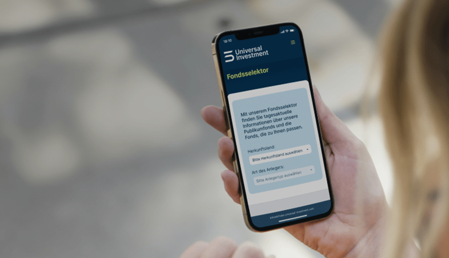 mobile phone, stands for fund finder Universal Investment